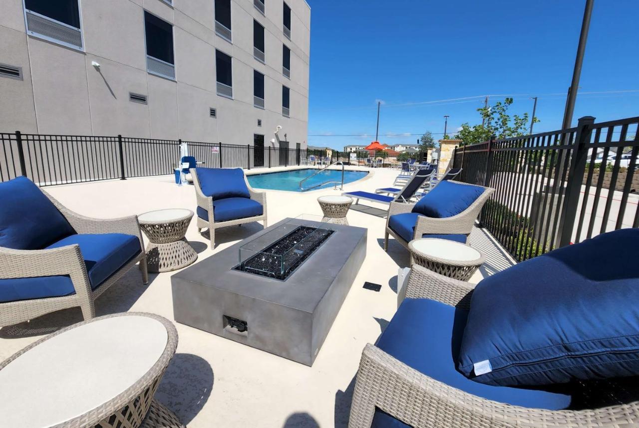 La Quinta Inn & Suites By Wyndham Pflugerville Ngoại thất bức ảnh